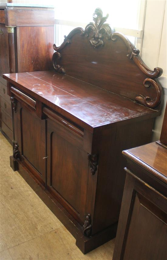 Victorian flame mahogany chiffonier(-)